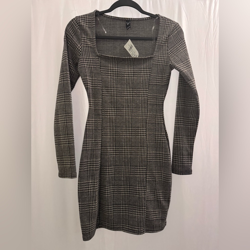 New Windsor Taupe Dress! Size Medium